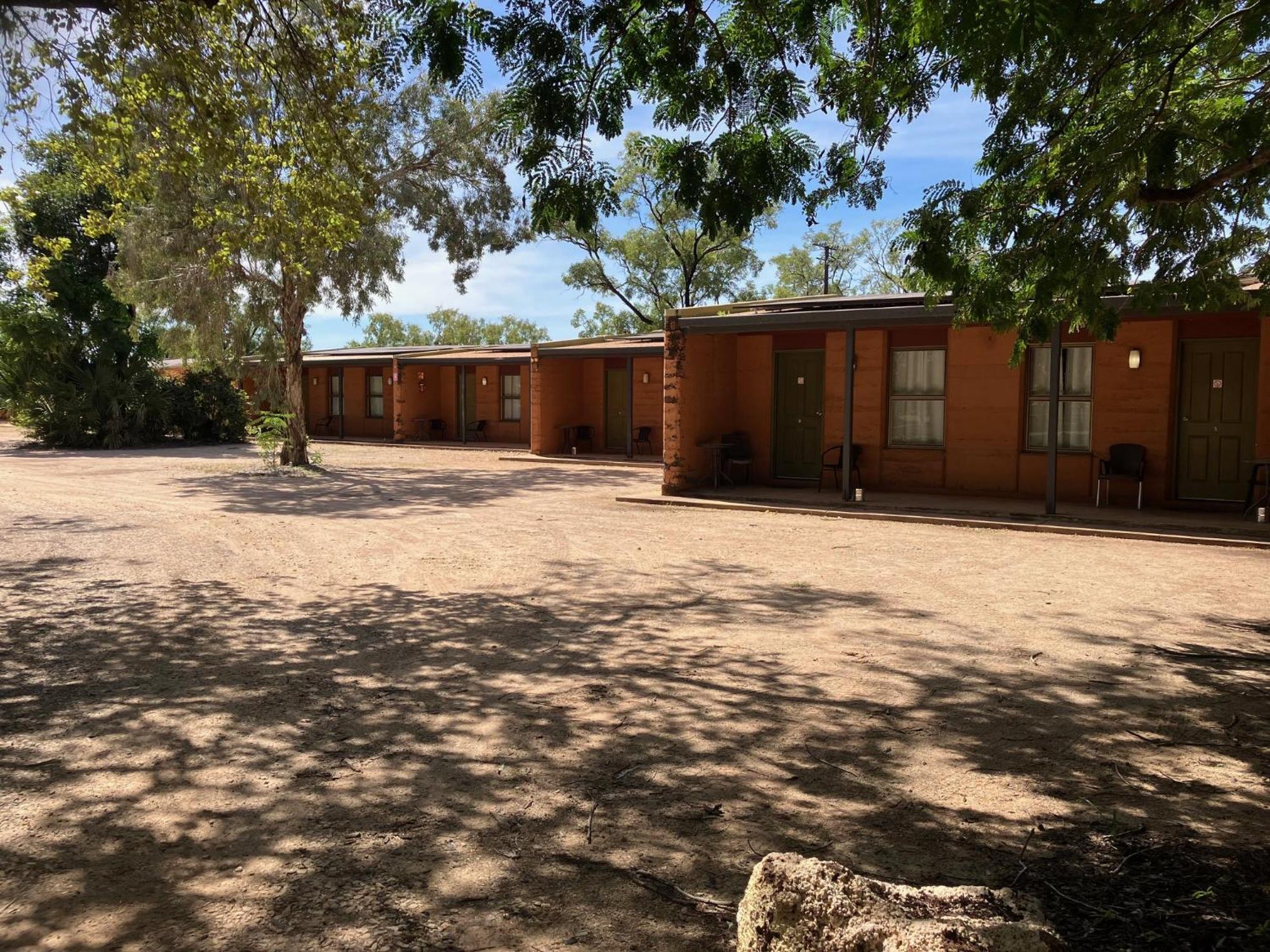 Territory Manor Motel & Caravan Park Mataranka 외부 사진