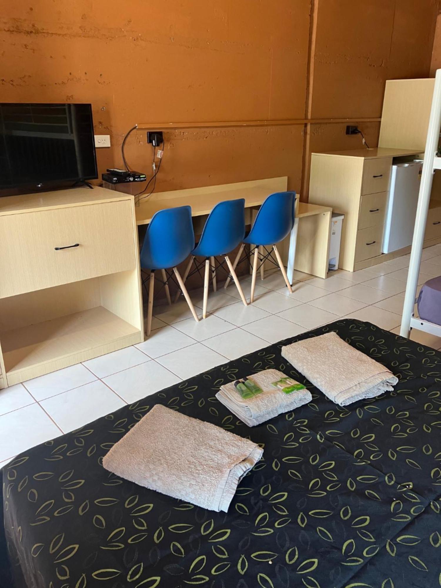 Territory Manor Motel & Caravan Park Mataranka 객실 사진
